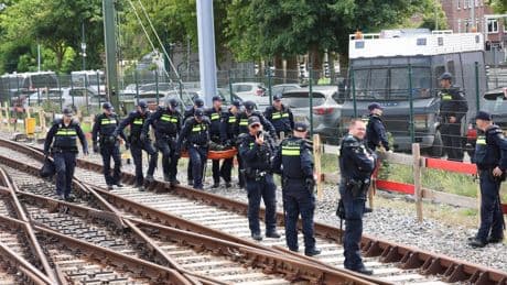 Meerdere arrestaties bij pro-Palestijnse actie op spoor Den Haag