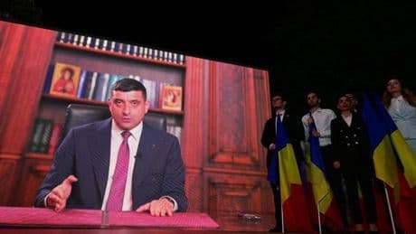Romanya’da cumhurbaşkanlığı seçimi: İlk turu aşırı sağcı aday önde tamamladı