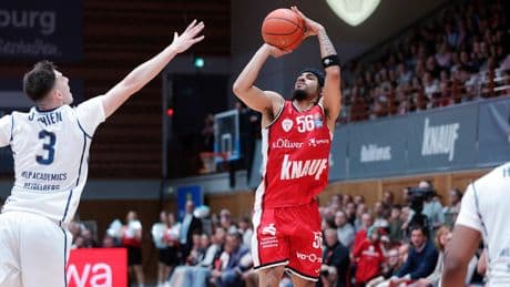 Lacher und Gänsehaut - Papa enthüllt tanzend den neuen Basketball-MVP