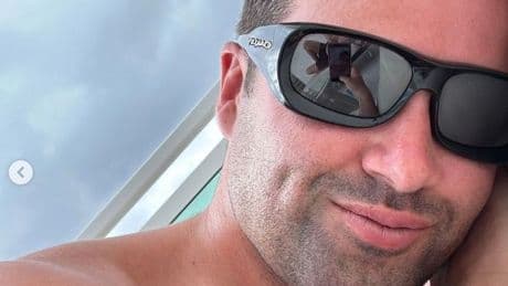 Joe McElderry unrecognisable on beach holiday as one picture leaves fans stunned
