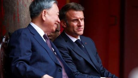 En visite au Vietnam, Emmanuel Macron vante sa troisième voie, entre Pékin et Washington