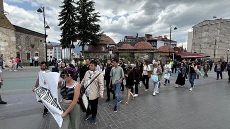 Bolu’da otobüs fiyatlarına yüzde 33 zam: Öğrenciler protesto etti!