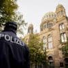 Angriff vor der Neuen Synagoge in Berlin: Polizeibekannter psychisch kranker Mann attackiert Person