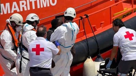 Rescatados 20 migrantes, con cuatro menores, muy débiles y que llevaban 14 días a la deriva