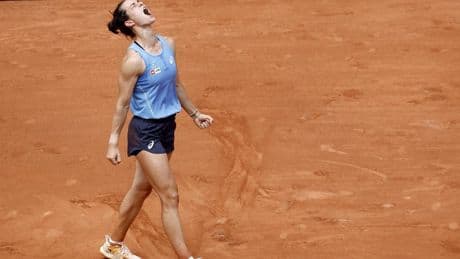 Tennissprookje op Roland Garros: Franse wildcard-speelster Loïs Boisson (22) naar kwartfinale