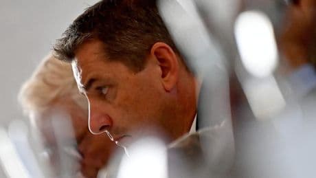 Chantage à la vidéo intime : le maire de Saint-Étienne renvoyé devant un tribunal