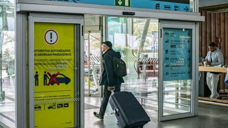 Britons will still face long airport queues despite Brexit reset e-gates deal