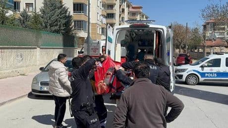 Konya’da Diyana Mete adlı kadın evli olduğu erkek tarafından bıçaklanarak ağır yaralandı