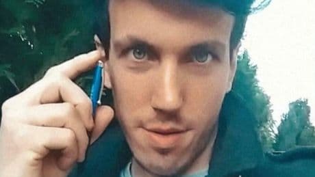 Un hombre desbloquea el iPhone de su hijo apuñalado en Italia y encuentra un vídeo selfie del presunto asesino