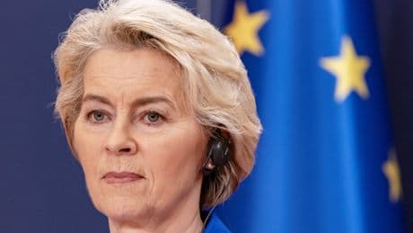Voiture électrique : Ursula von der Leyen ne veut « pas laisser la Chine s'emparer de cette industrie »