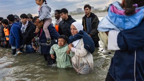 Más de 50.000 migrantes han cruzado el Canal de la Mancha en pateras durante los primeros 400 días del Gobierno laborista