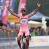 Giro 2025 : le maillot rose Isaac Del Toro tape du poing sur la table et remporte la 17e étape devant Romain Bardet