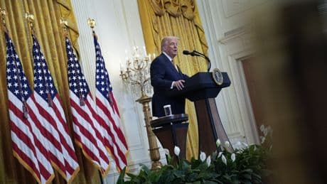 Trump anuncia un acuerdo arancelario con Japón con gravámenes recíprocos del 15%