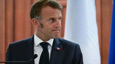 Face à la crise politique, les options “déplaisantes” d’Emmanuel Macron