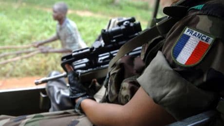 Sénégal: l'armée française quitte le pays et met fin à sa présence permanente, datant de 1960
