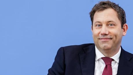 Klingbeil plant Ausweispflicht für Friseursalons und Nagelstudios
