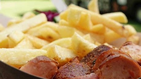 Kölner Gastronom erklärt Preiserhöhung: „7,90 Euro für ein paar behämmerte Pommes“