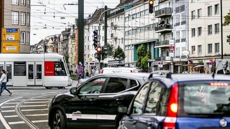 Digitalisierung des Verkehrs: Kampf gegen Staus – Stadt Düsseldorf stellt Ampeln um
