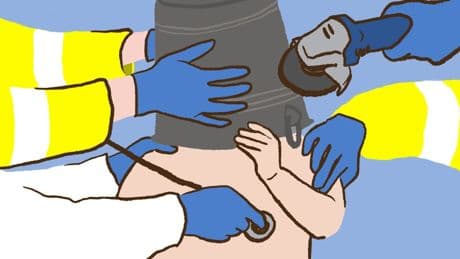 Medizin: Max mit dem Sektkübel auf dem Kopf
