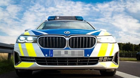 Polizei ermittelt - Iraner sticht in Fleischfabrik auf 2 Kollegen ein
