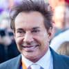 Gerard Joling (65) trekt zich niets aan van commentaar op gezichtsoperatie: “Ik ben er ongelooflijk blij mee”