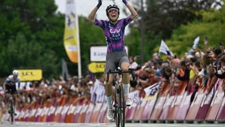 Tour de France femmes 2025 : la grimpeuse Mavi Garcia s’offre la deuxième étape entre Brest et Quimper en solitaire