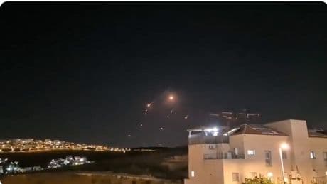Iran feuert erneut - Erste Bilder vom nächtlichen Angriff auf Tel Aviv
