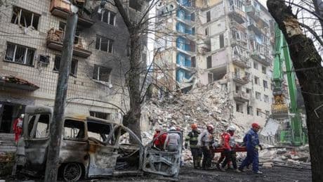 Pendant que l’Occident est occupé ailleurs, “le malheur a encore frappé à Kiev”