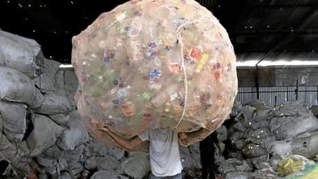 Internationale Umweltpolitik | Freie Bahn für Plastikmüll