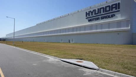 Cientos de trabajadores detenidos en una fábrica de Hyundai en EEUU tras una redada de inmigración