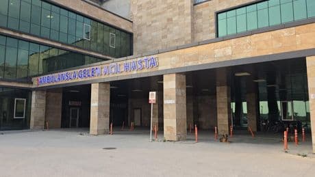 Hatay’da bir kadın evli olduğu erkek tarafından bıçaklandı: Yoğun bakımda hayati tehlikesi sürüyor