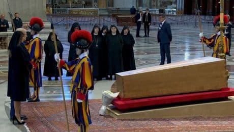 Beisetzung von Papst Franziskus - Die ganze Welt verneigt sich