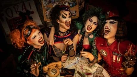 Punk, transvestits i disfresses en la presentació del disc de Ruïnosa i les Strippers de Rahola