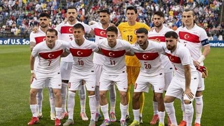 İlk milli maçına çıkan Berke Özer ve Mustafa Eskihellaç'ın mutluluğu