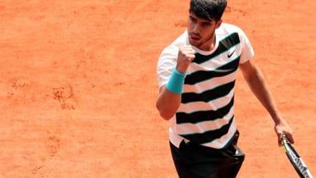 French Open: Carlos Alcaraz siegt im dramatischen Finale gegen Jannik Sinner