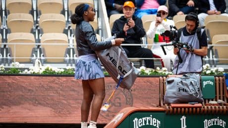 Wie ist das denn passiert? - Tasche leer! Tennis-Star vergisst seine Schläger