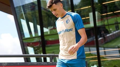 Feyenoord-aanwinst Anel Ahmedhodzic (26) is na bliksemtransfer speelgerechtigd tegen Fenerbahce: ’De kans is groot dat hij speelt’