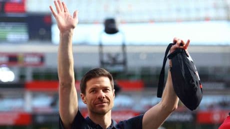 Xabi Alonso, Bayer Leverkusen tribünlerine veda etti! Duygusal anlar yaşandı