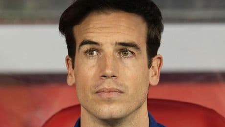 Iñigo Pérez carga contra el negocio del fútbol: «Cobramos salarios indecentes y seguimos en la rueda»