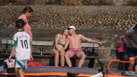 Government says no law change needed to send workers home in extreme heat