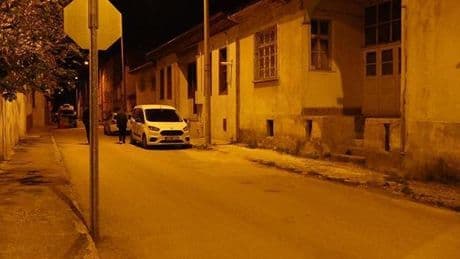 20 yaşındaki Leyla sokakta bıçaklanmış halde bulundu