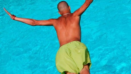 Zu unhygienisch - Freibäder verbieten Schlabberhosen und Burkinis