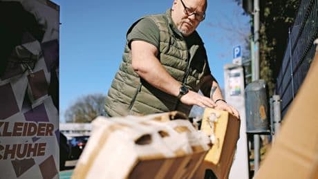 Mit dem Müllermittler in Friedberg unterwegs: Fahnden im Unrat