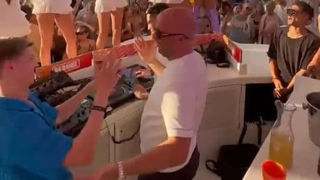 Feiern wie die Bayern! - Liverpool-Trainer lässt es auf Ibiza krachen