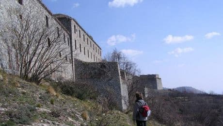 Il Demanio della Liguria mette sul mercato 15 immobili di pregio tra cui il forte Ratti e l’orto botanico a Genova. E a Savona l’ex carcere di Sant’Agostino | L'elenco