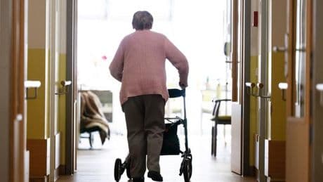 Eigenbeteiligung: Kosten für Pflege im Heim erneut deutlich gestiegen