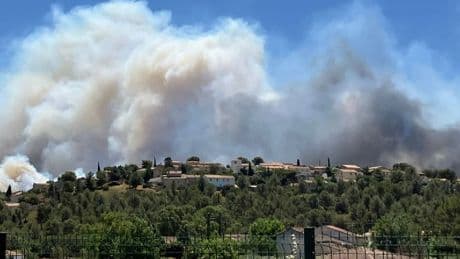 Marsilya'da büyük orman yangını: Havalimanı kapatıldı, yüzlerce kişi tahliye edildi