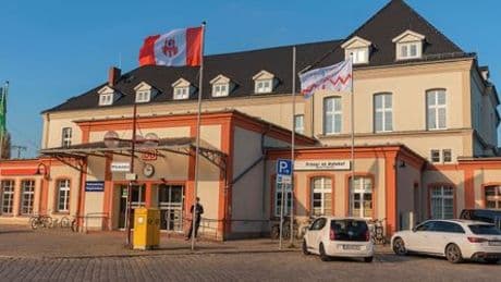 Bayern: Eltern lassen Baby auf Bahnsteig zurück - Zug fährt ohne sie ab