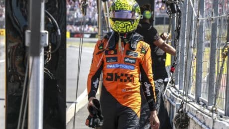 Estalla la guerra en McLaren: Norris, fuera tras tocar a Piastri