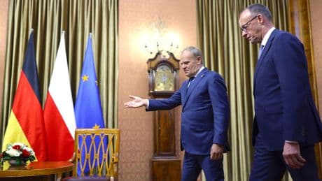 Am ersten Arbeitstag des Neu-Kanzlers - Polen-Premier übt heftige Kritik an Merz